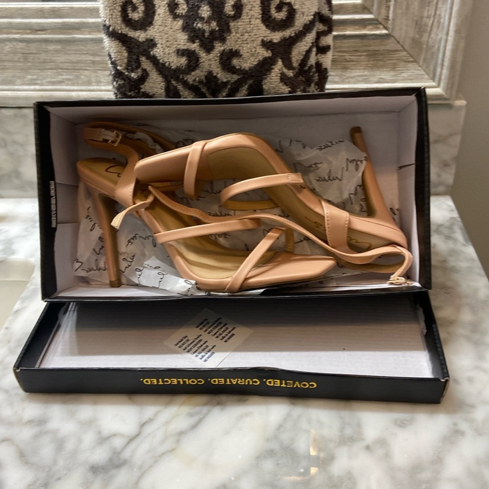 Nude strap heel shoe never worn